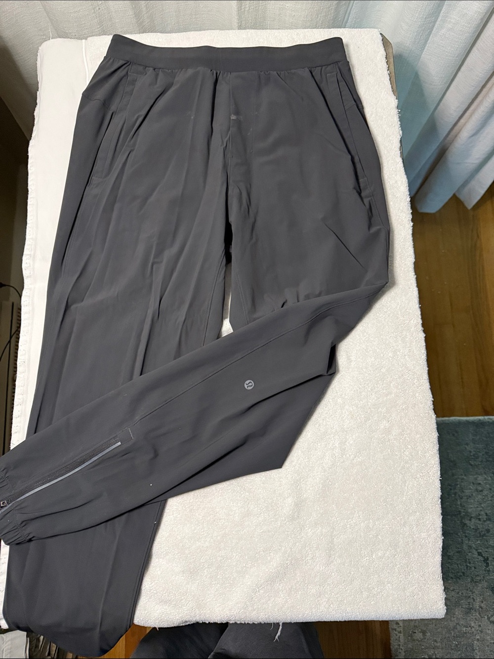 lululemon athletica Men’s Dark Gray Performance Joggers